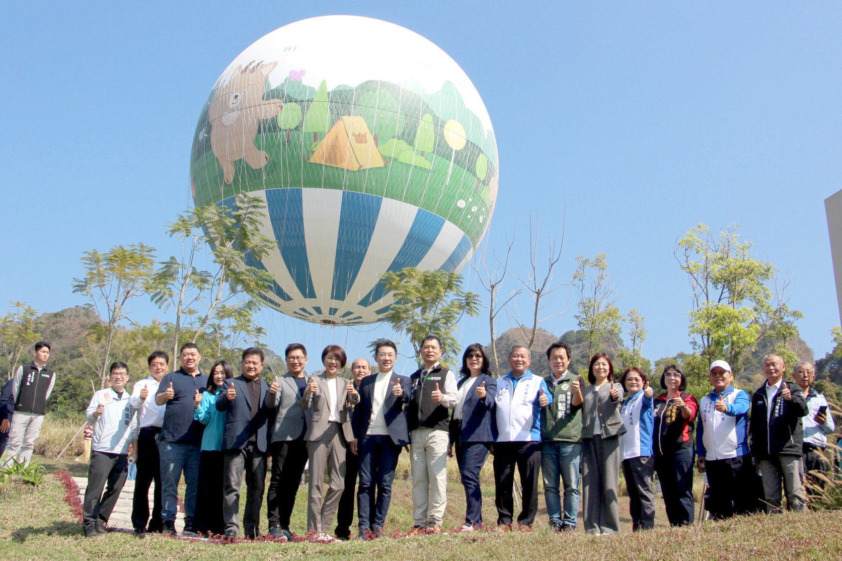 燈會順遊新選擇   草屯九九峰氦氣球樂園   今日正式啟用
