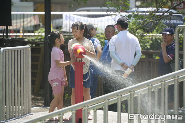 南投市中山公園戲水區啟動　邀親子同樂清涼一夏